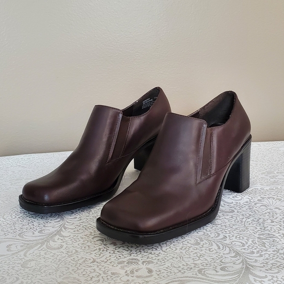 White Mountain brown leather boots size 6‎ slip on ankle booties chunky heel - Picture 1 of 11